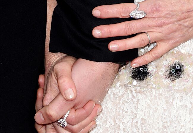 Julianne moore wedding ring