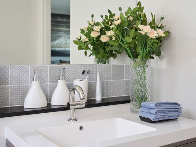 How To Get A Sparkling Clean Bathroom Cleaning