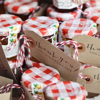 Wondering what the latest trend is in wedding favors? TheKnot.com has the latest on wedding favors