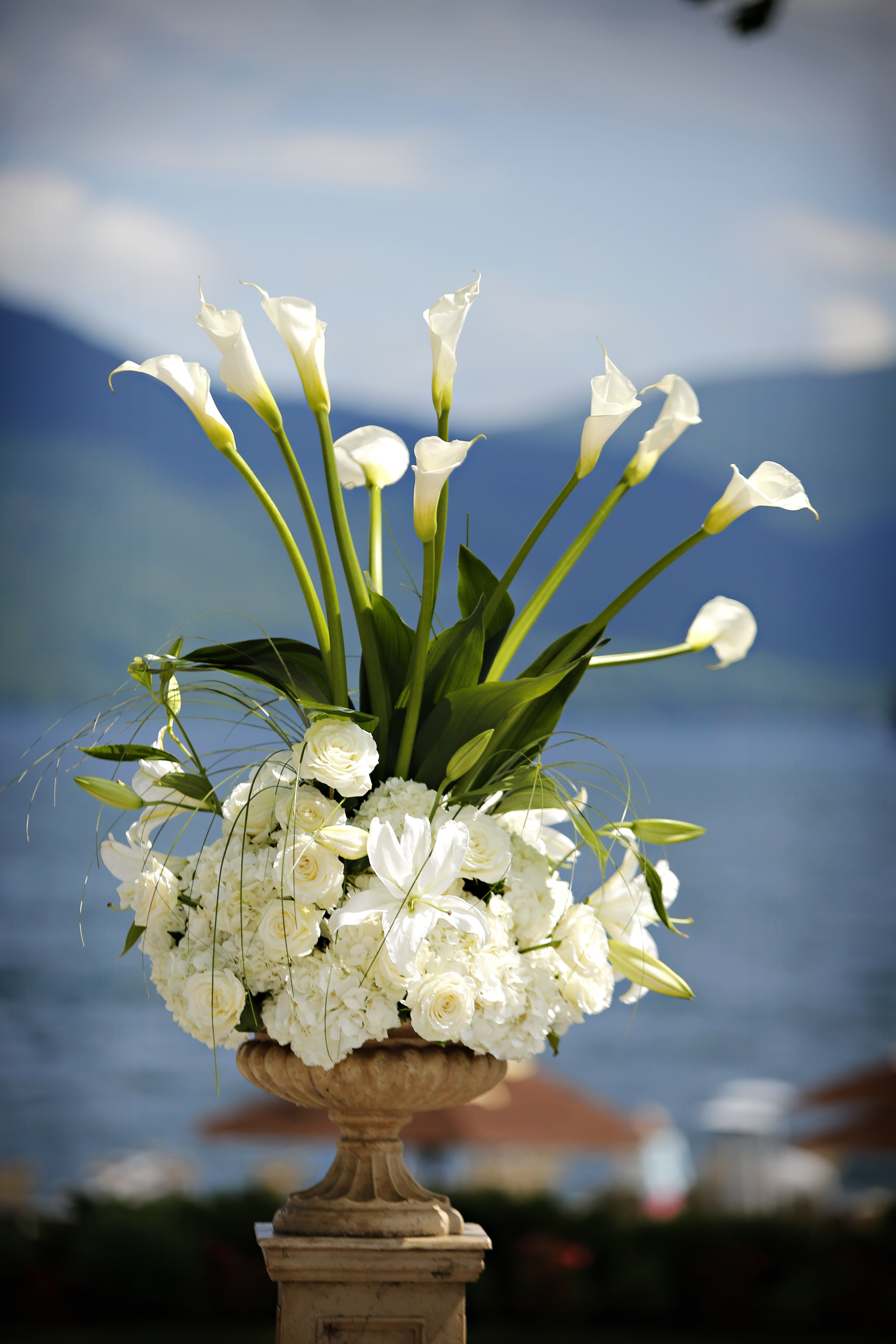 calla-lily-ceremony-decor