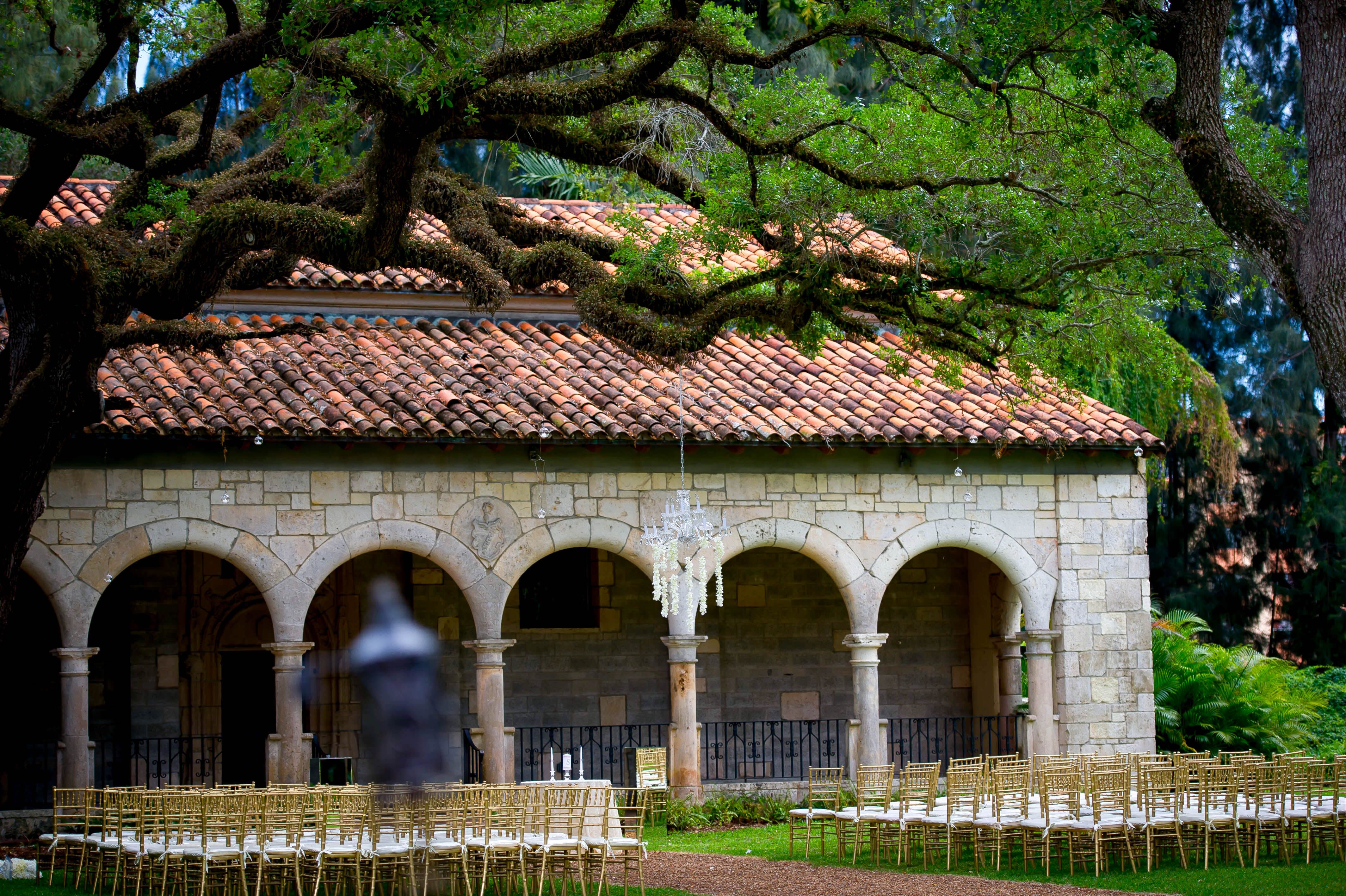 outdoor-ceremony-at-ancient-spanish-monastery