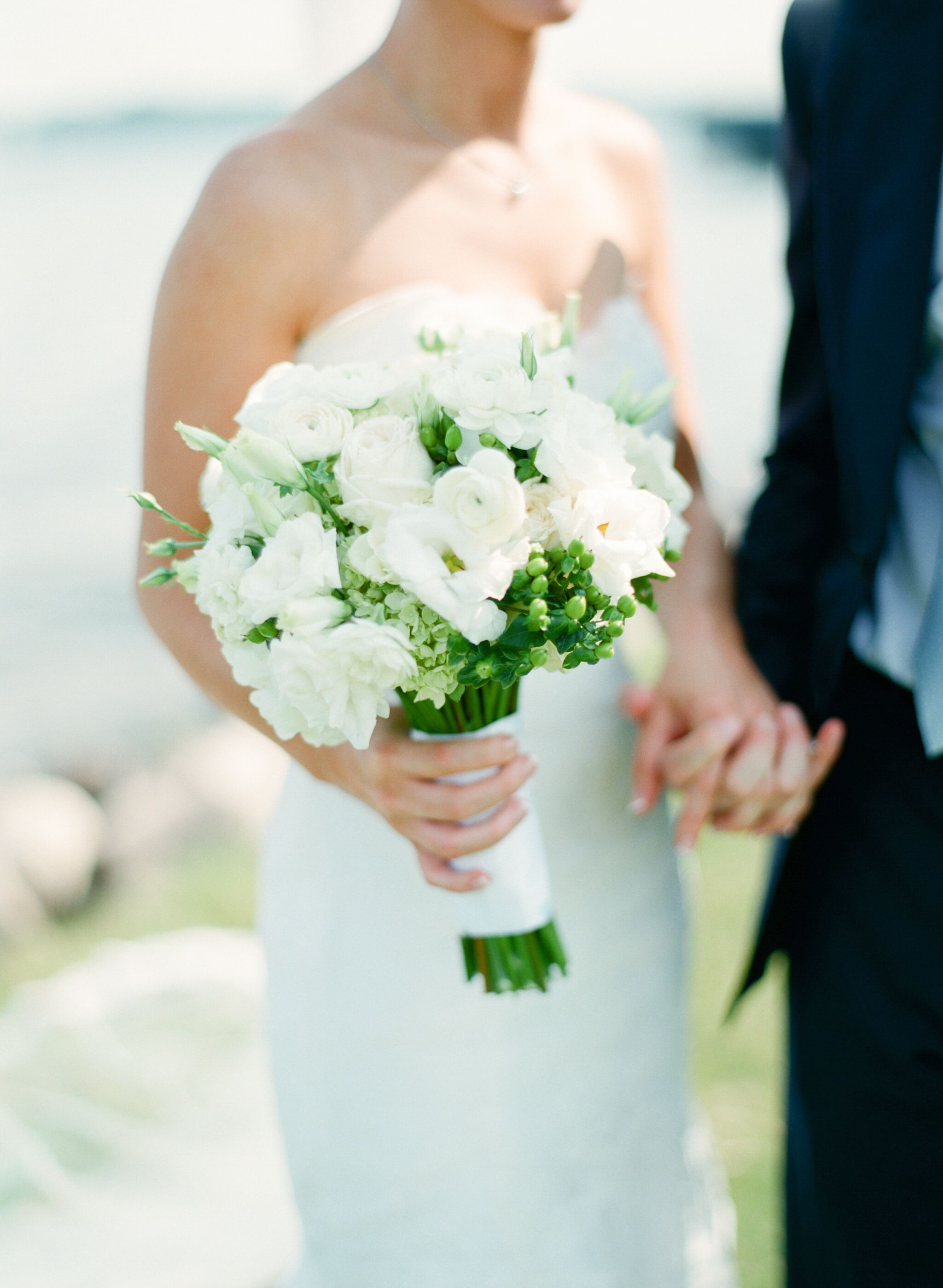 White Bridal Bouquet With Ranunculus 8784