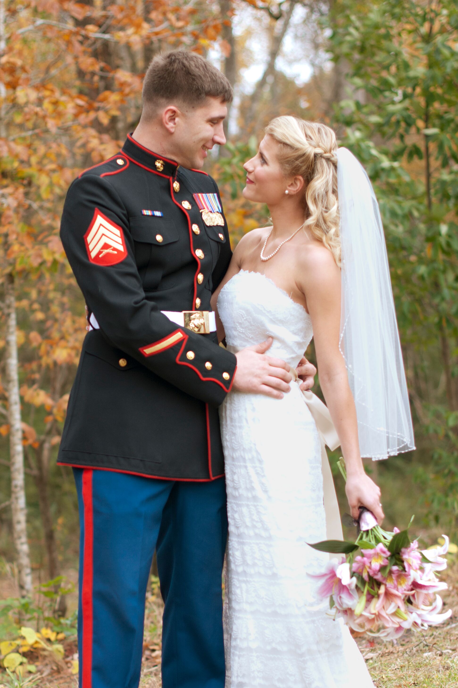 Emotional Photo Of Marine And Bride Praying Goes Viral | lupon.gov.ph