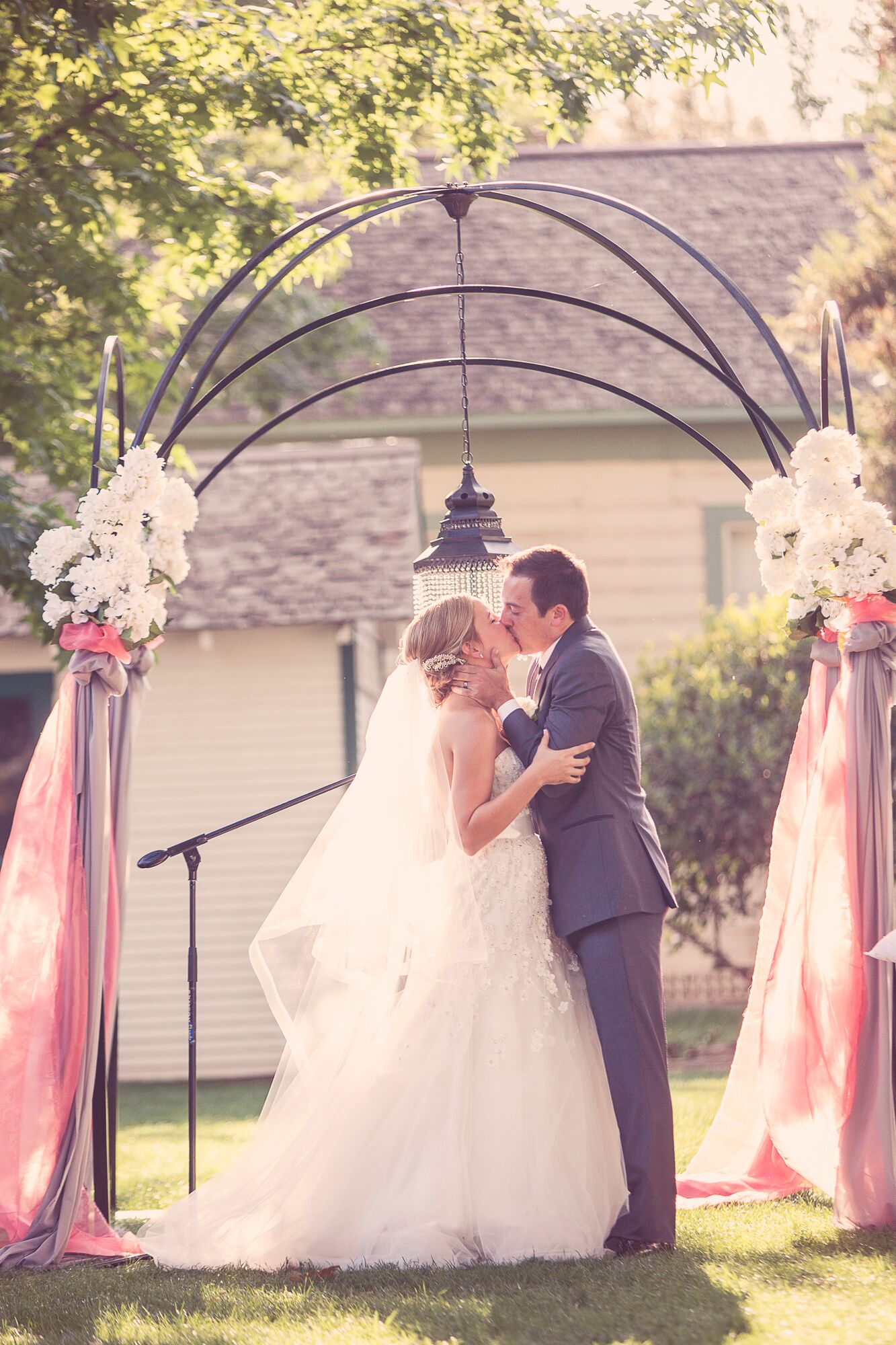 Bride And Groom Garden Ceremony 3124