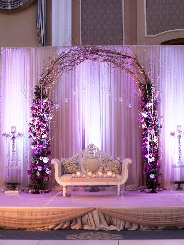 17 Creative Indoor Wedding Arch Ideas