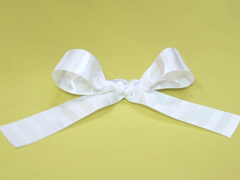 How to make a simple ribbon bow