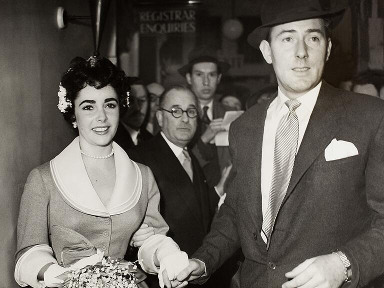 Elizabeth Taylor and Michael Wilding on their wedding day in 1952.