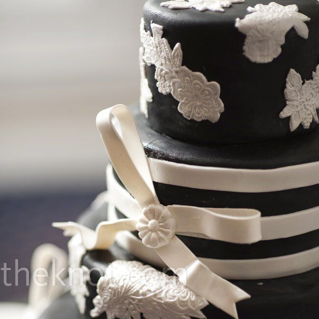Black-and-White Fondant Cake
