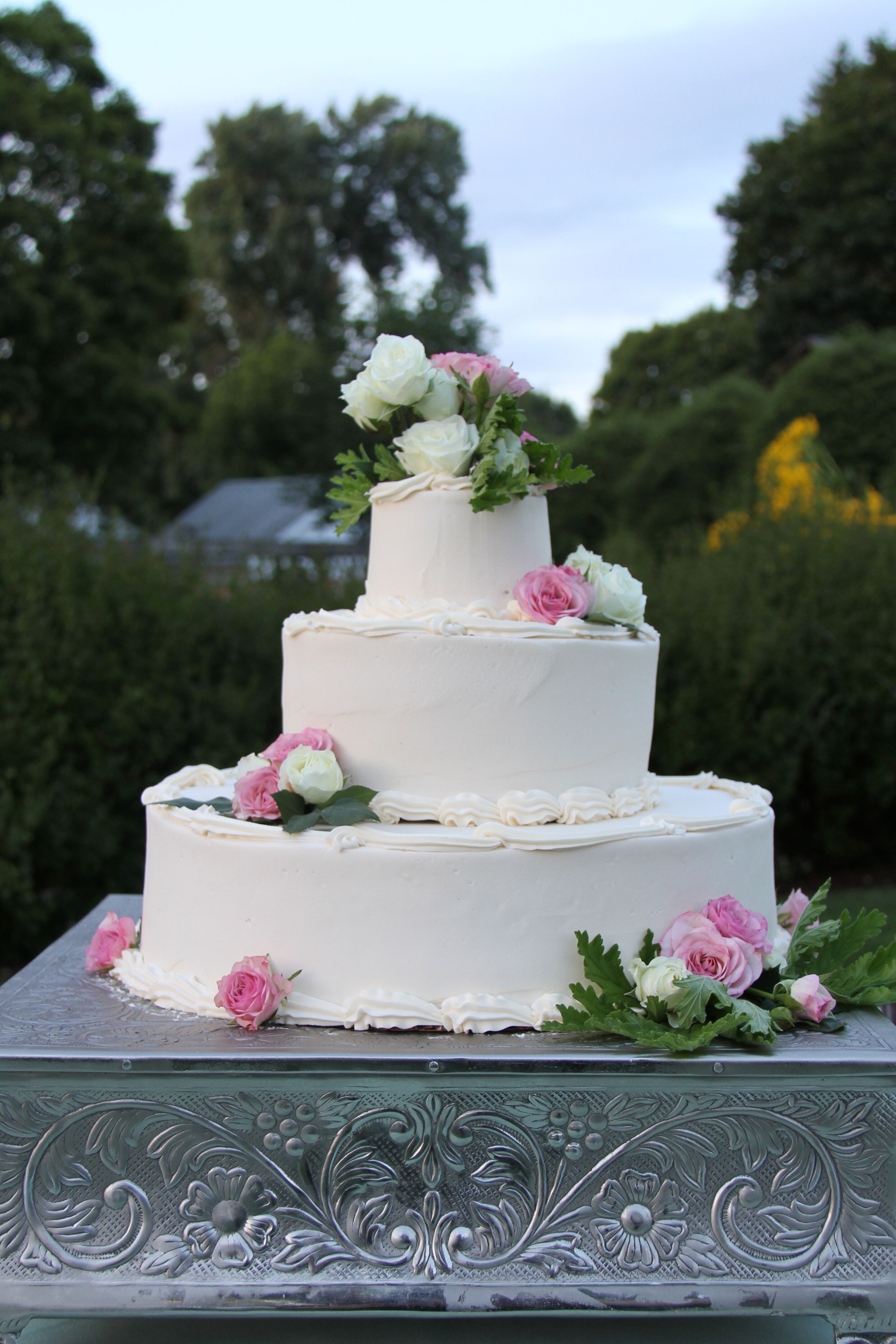 Pink and White Rose Decorated Wedding Cake