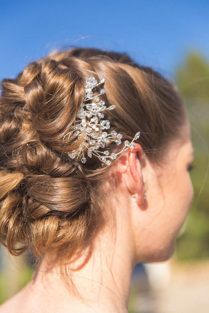 updo hair accessories        
        <figure class=