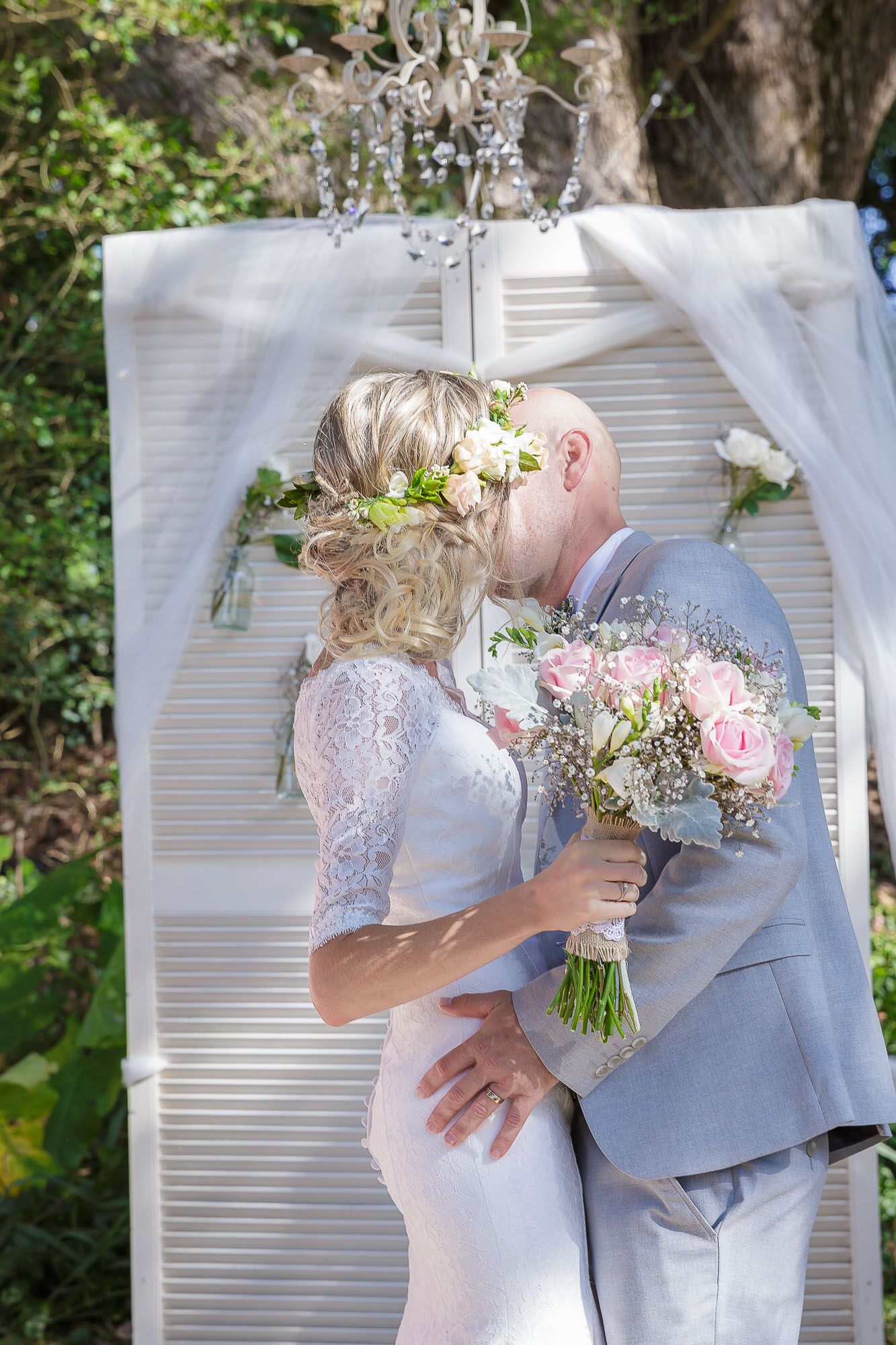 chloe-and-matt-first-kiss