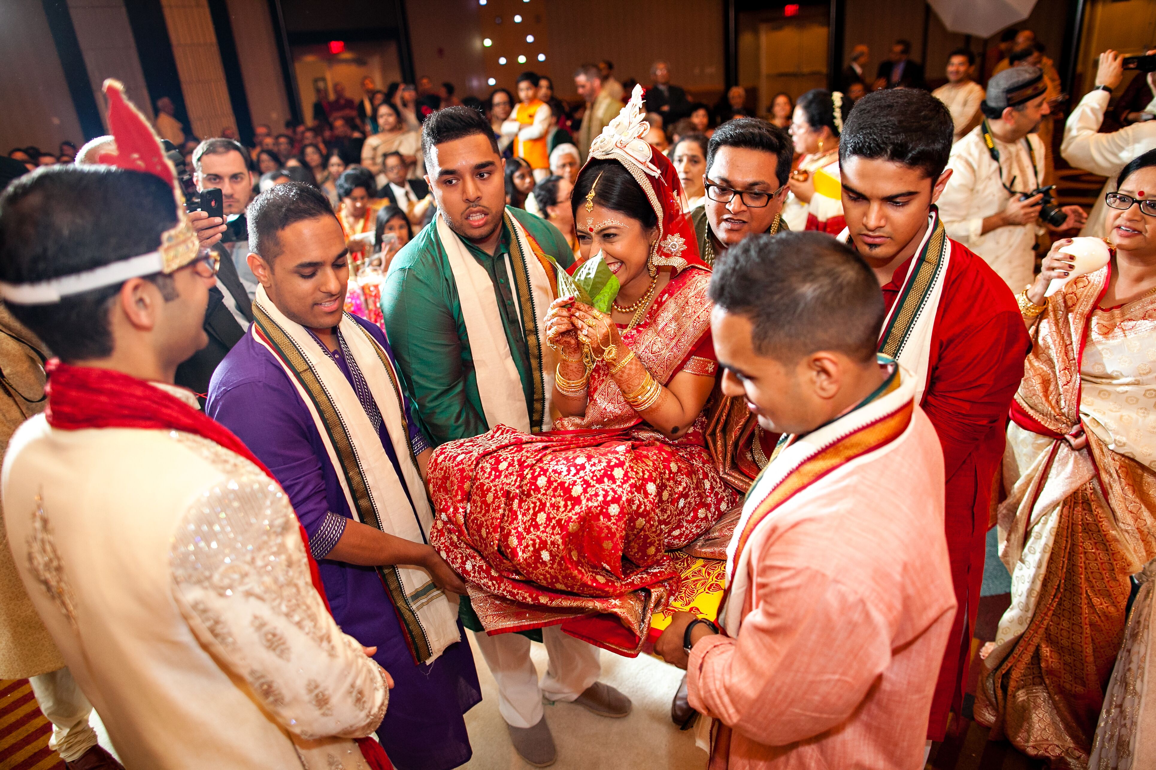 traditional-bengali-wooden-stool-bridal-ceremony-entrance