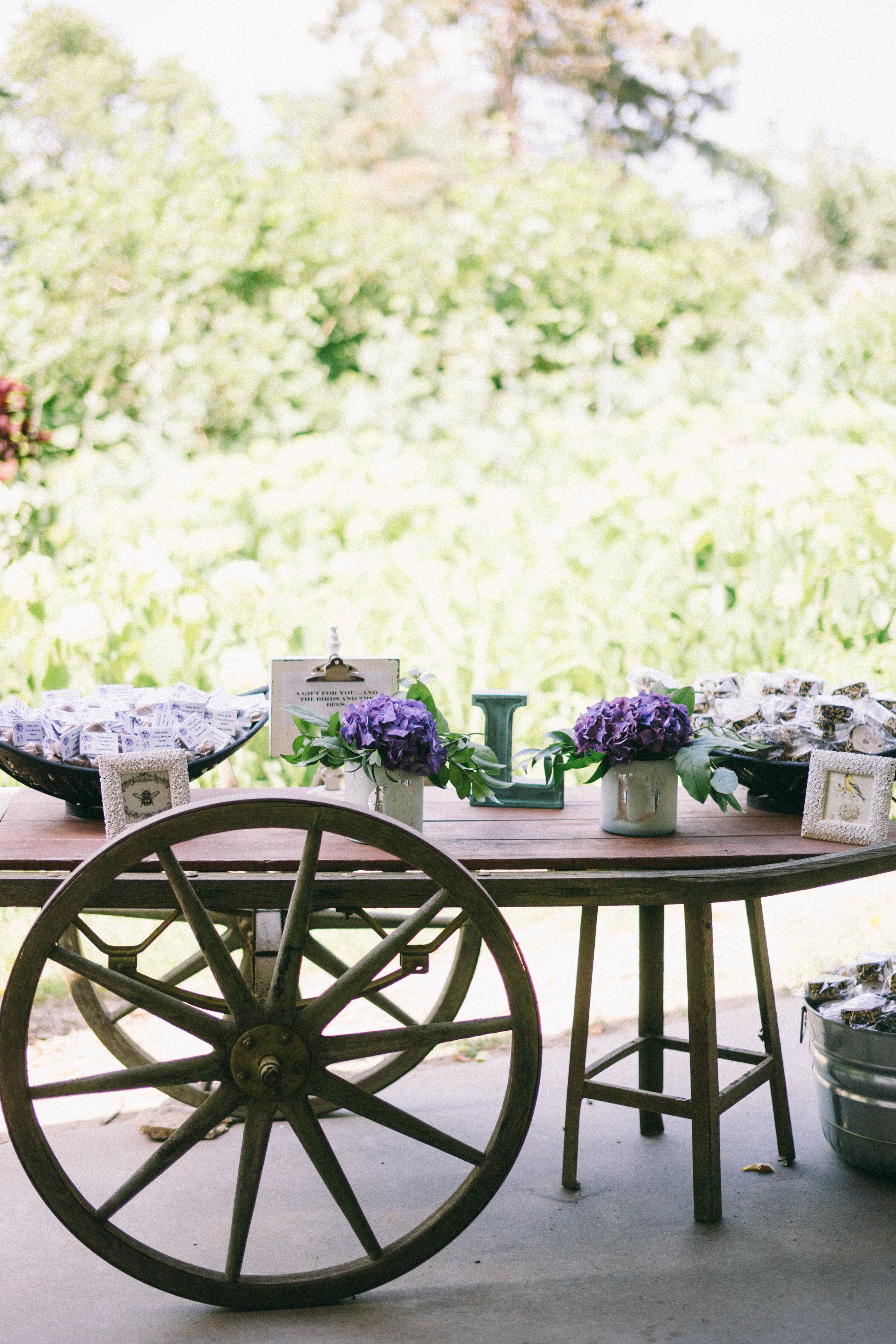 Rustic Wagon-Wheel FavorTable