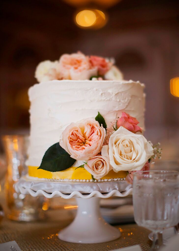 Classic One-Tier Wedding Cake with Rose Decor