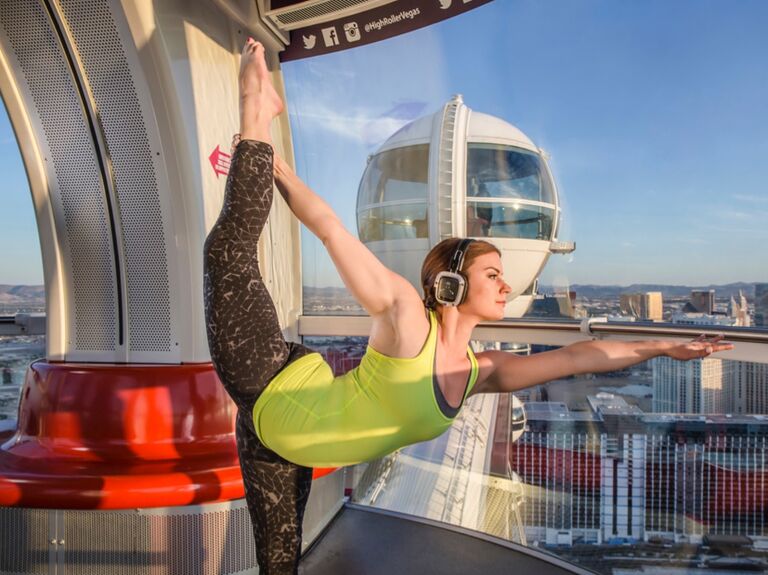 Yoga class on Las Vegas's High Roller ferris wheel!