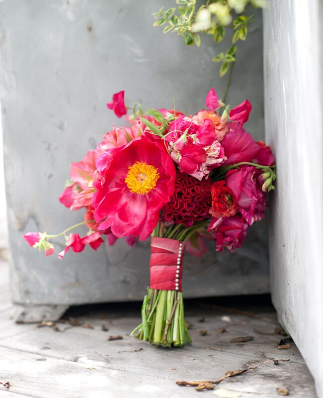13 Pretty Ways to Wrap Your Bouquet