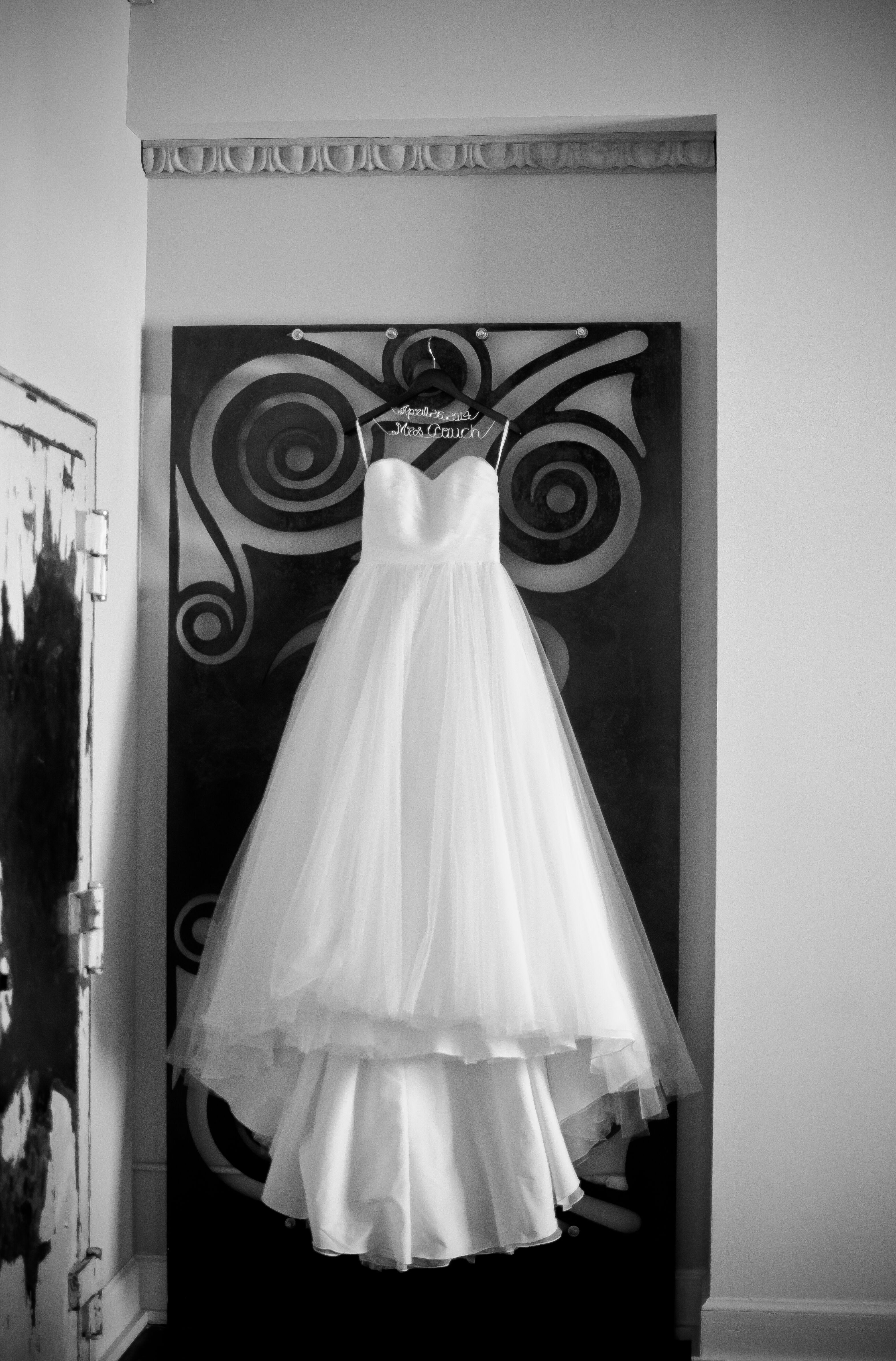 Vintage Strapless Tulle Ball Gown Wedding Dress with Sweetheart