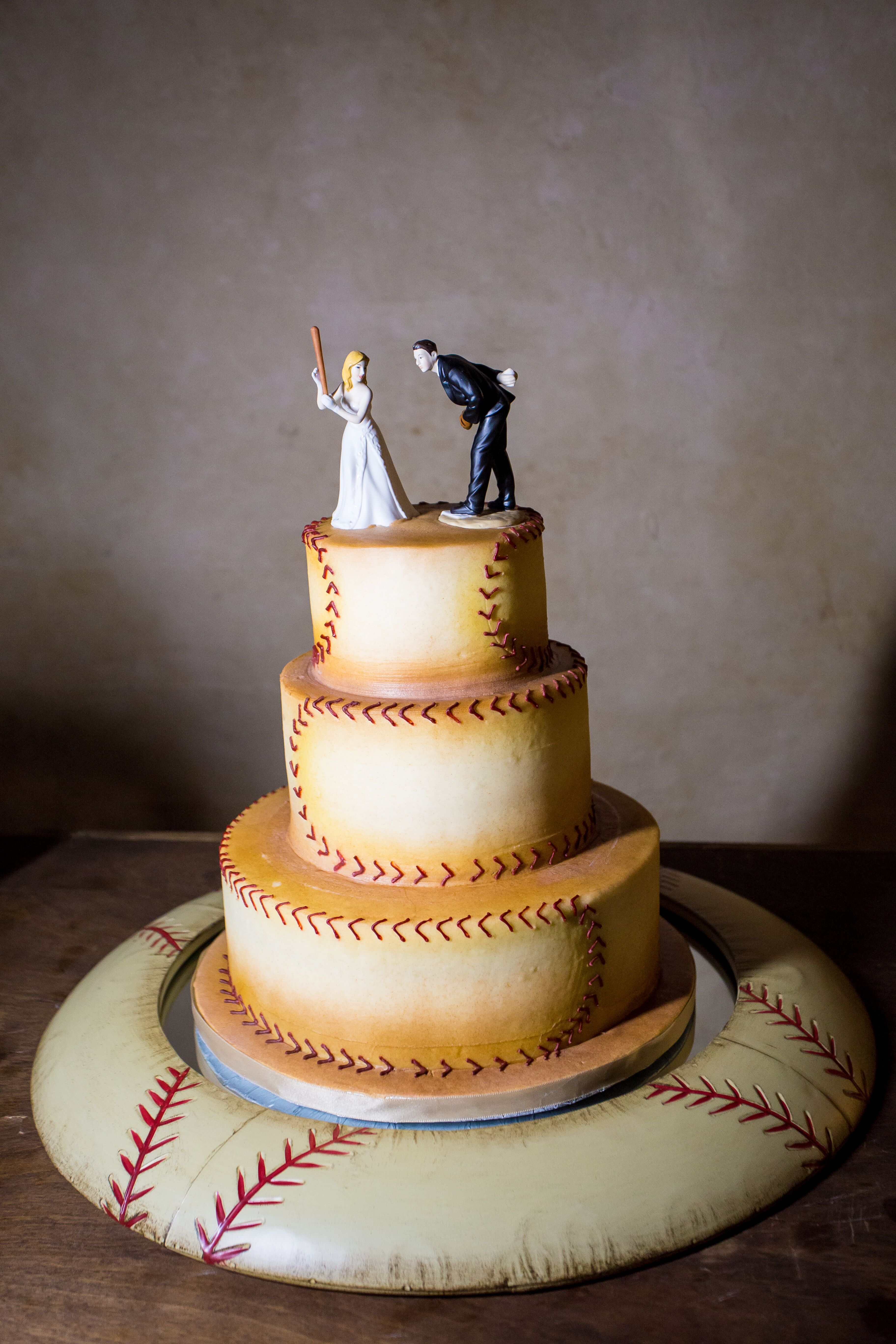 Sports Themed Weddings - Baseball Themed Wedding Cake Ideas