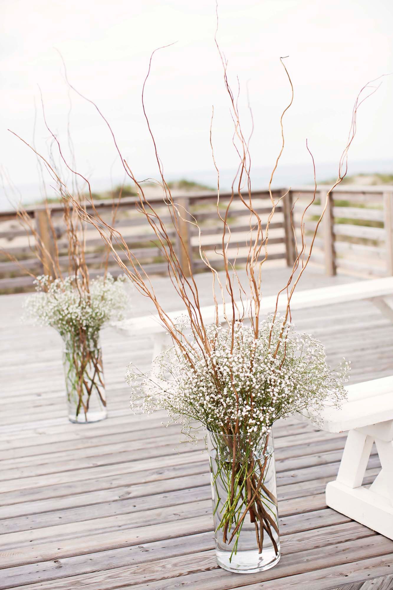 Hydrangeas and curly willow branches centerpiece #barnweddings