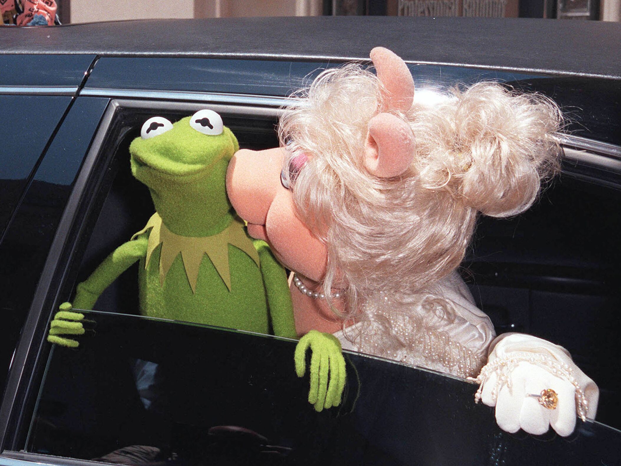 Kermit Miss Piggi Getting Married Miss Piggy Muppets - vrogue.co