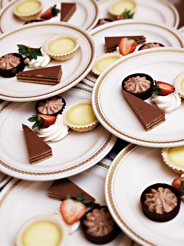 21 Wedding Dessert Ideas To Serve With Your Cake