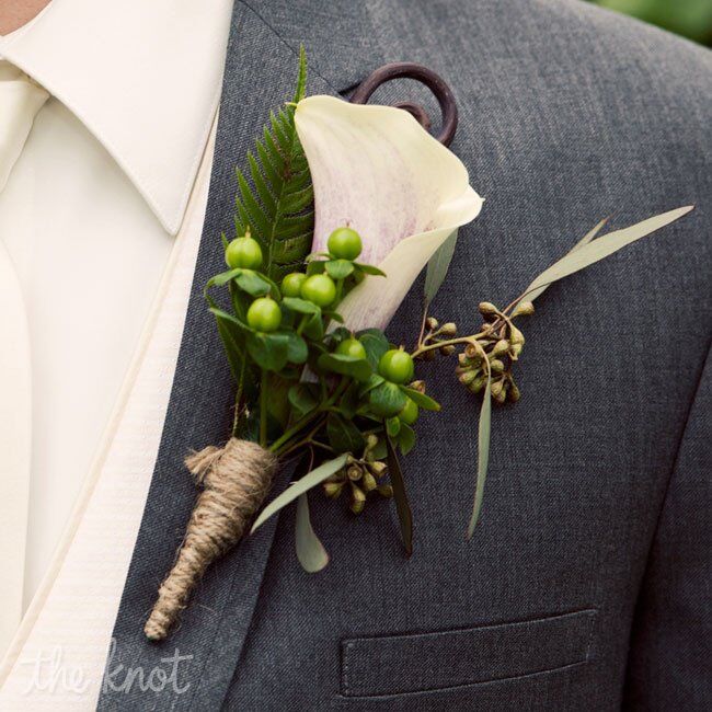 White Calla Lily Boutonniere   2cda0c9e Db09 3f7d 6f30 7a3a80c3de2c