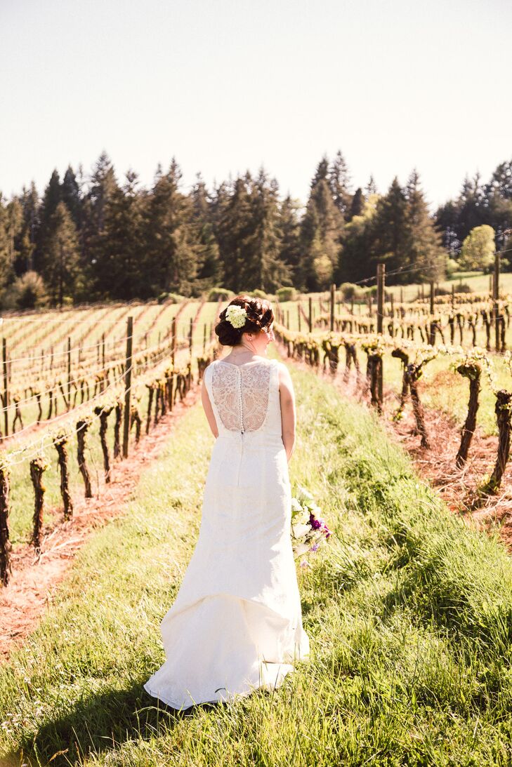 A Classic Vineyard Wedding  at Sweet Cheeks Winery in 