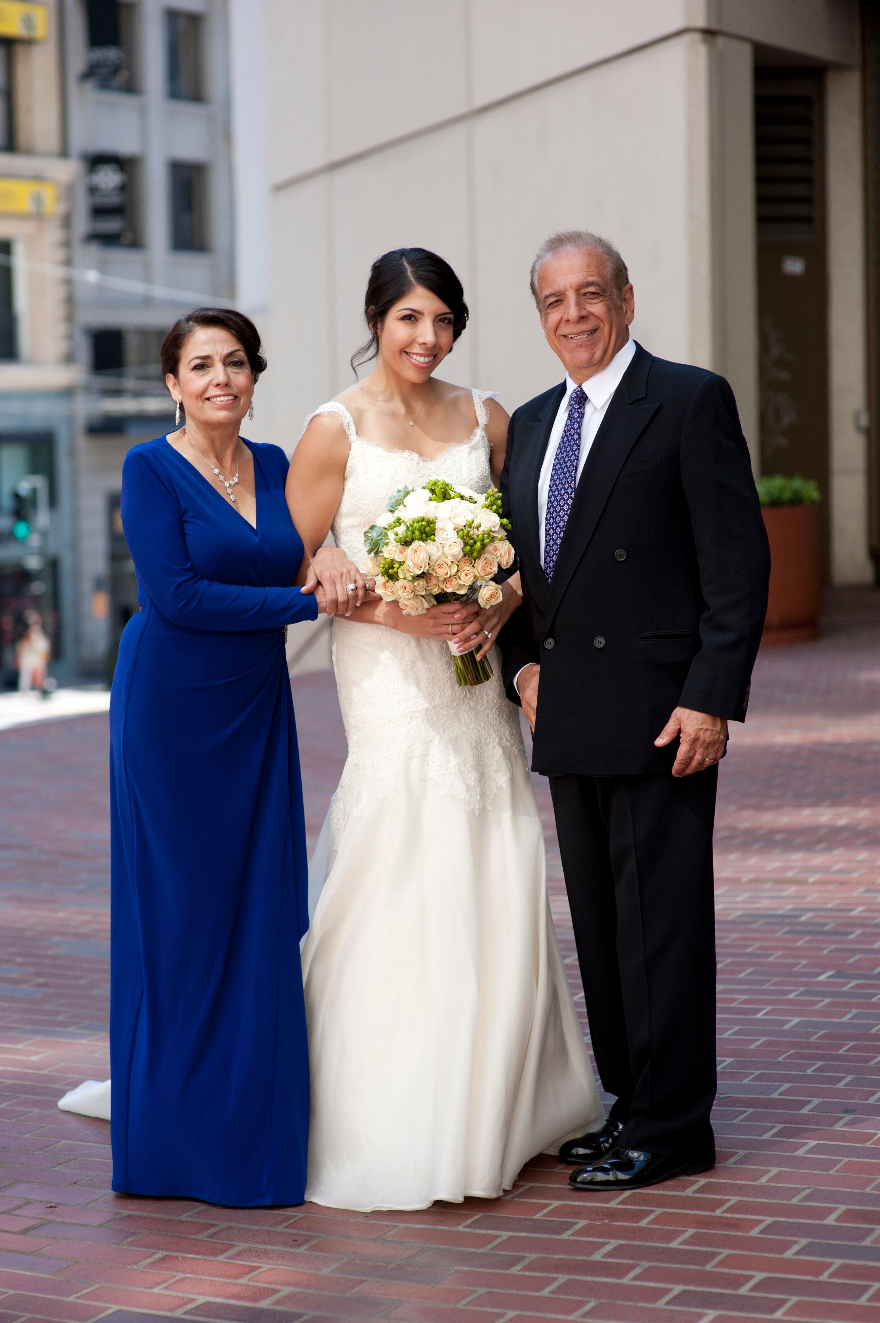 the-bride-with-her-parents