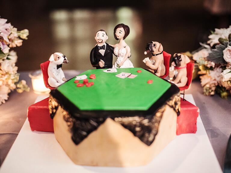 Groom's cake of bride and groom in Dogs Playing Poker scene