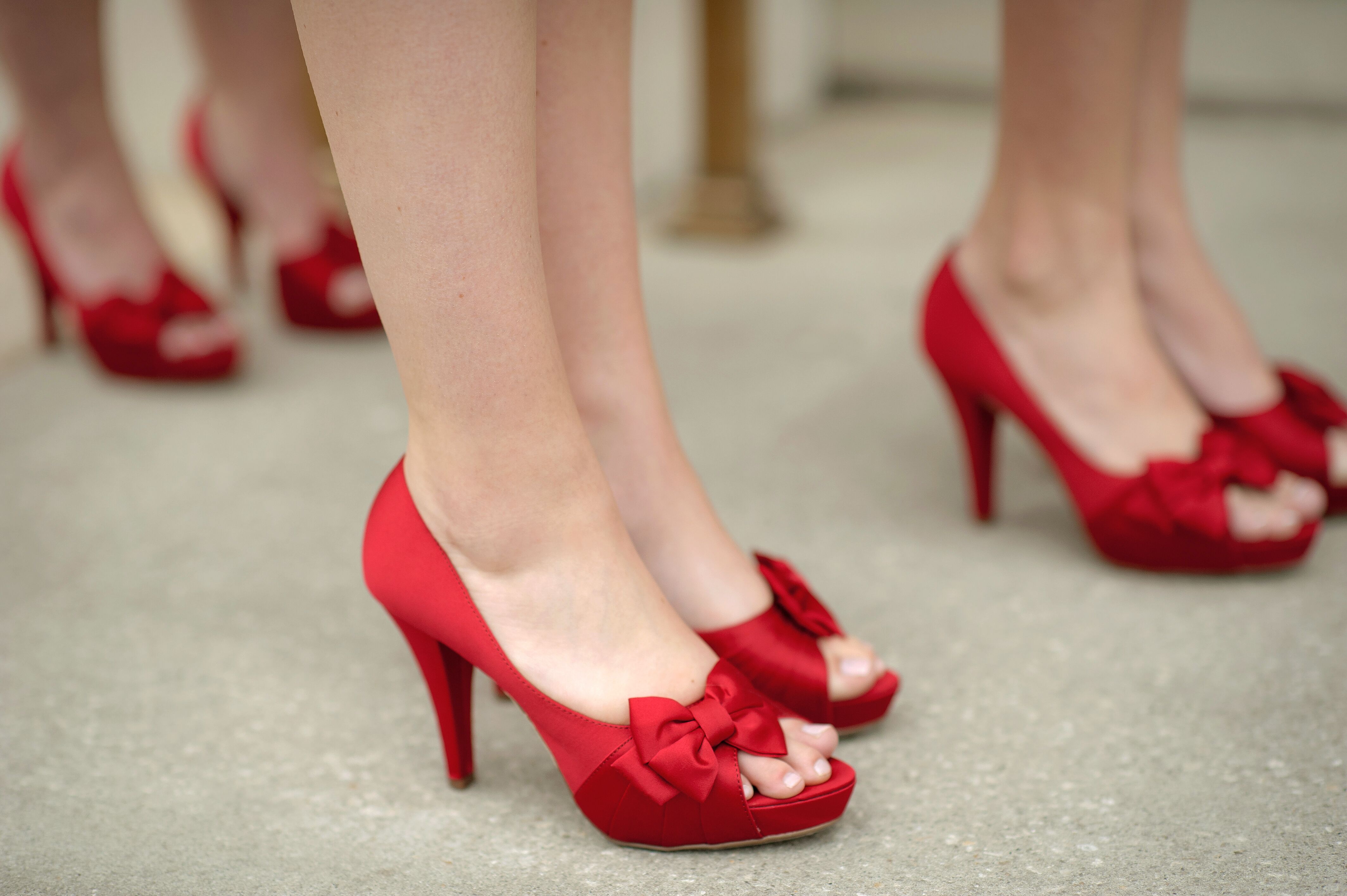 Свадебные с красными туфлями