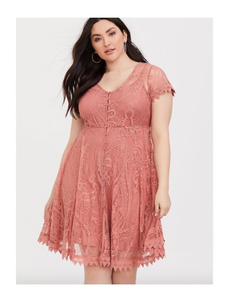 Mini abito in pizzo rosa plus-size