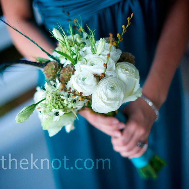 White Bridesmaid Bouquet 0815