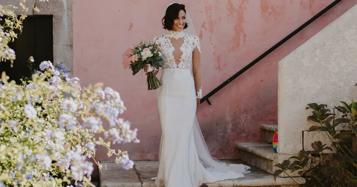 When Your Wedding Dress: Your Questions Answered