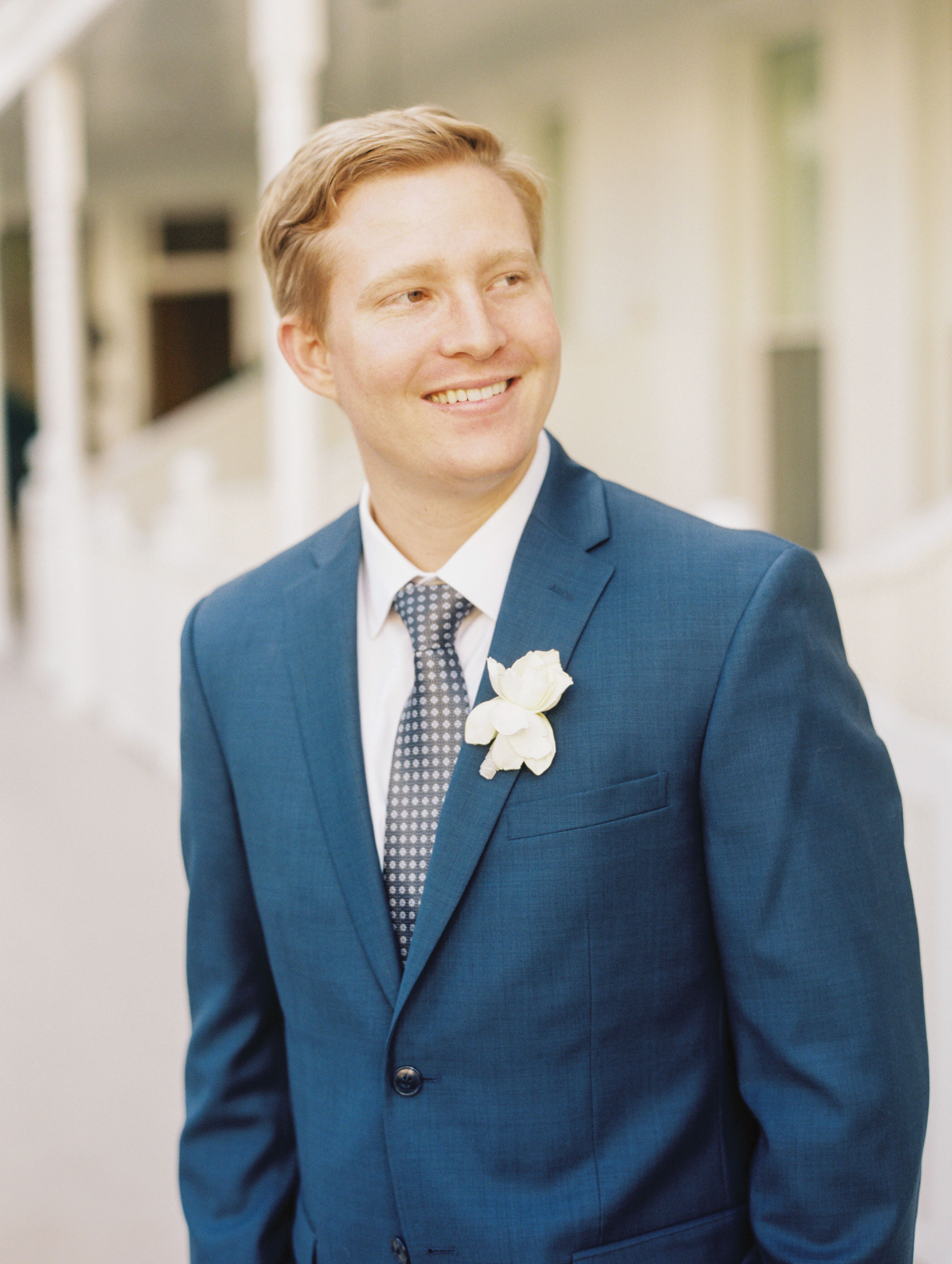 Relaxed Navy Groom's Suit