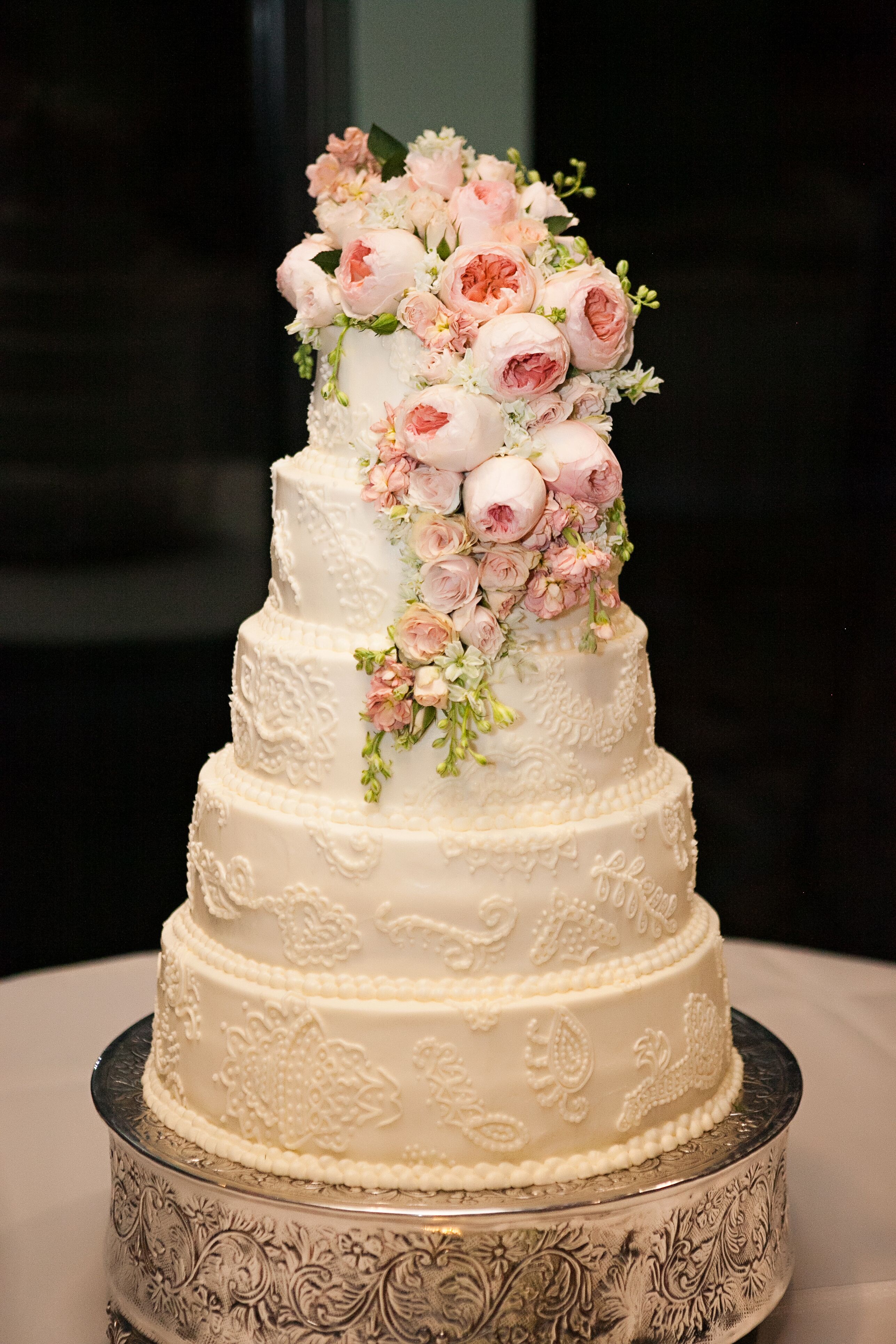 Wedding Cake With Lace Details and Garden Roses