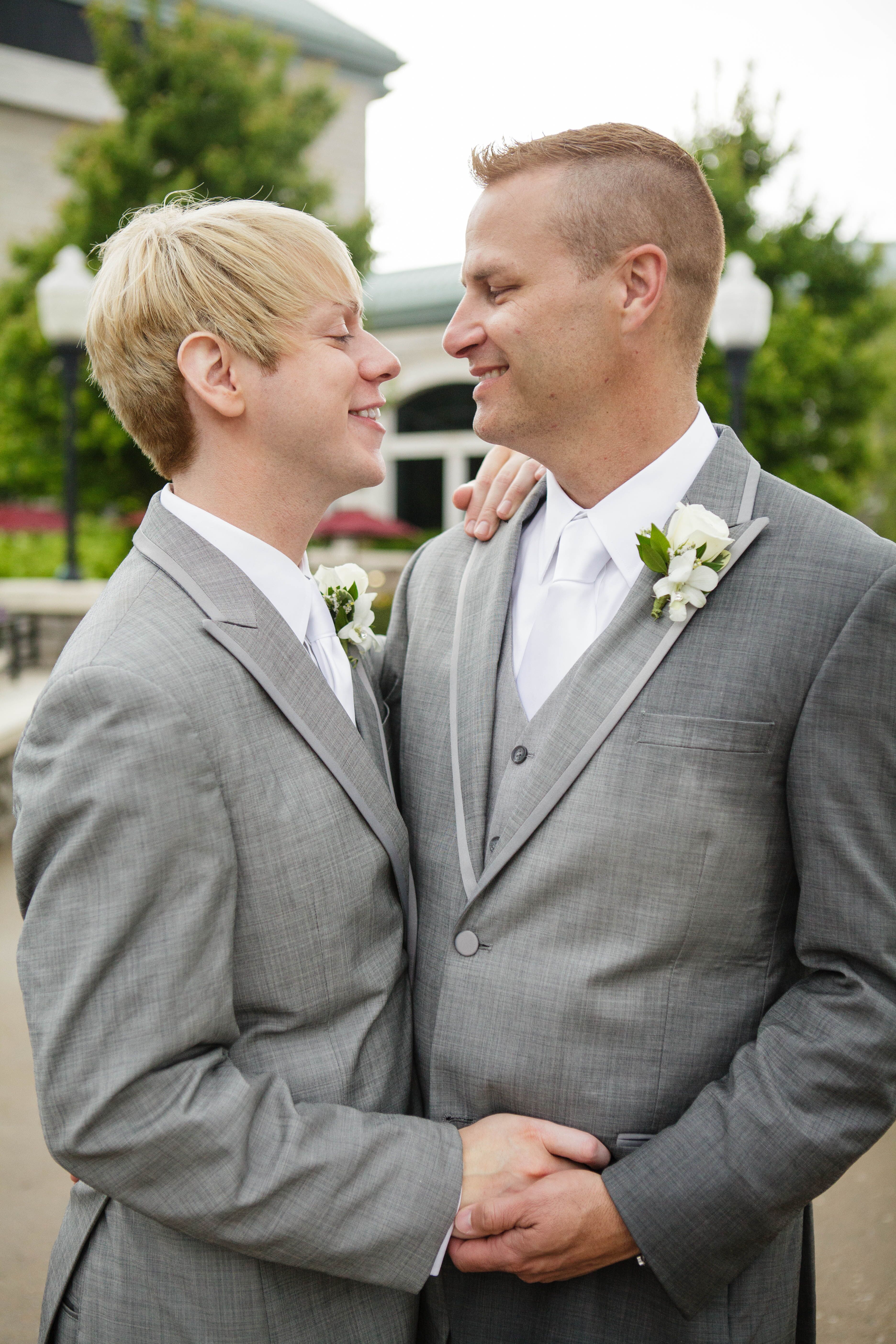 A White and Blue Spring Wedding at Lock Haven Golf Club in Godfrey