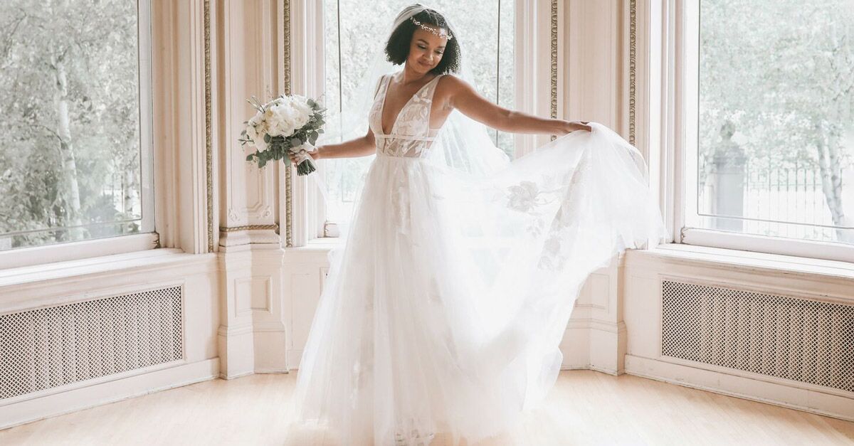 What You Should Wear When You Try on Wedding Dresses