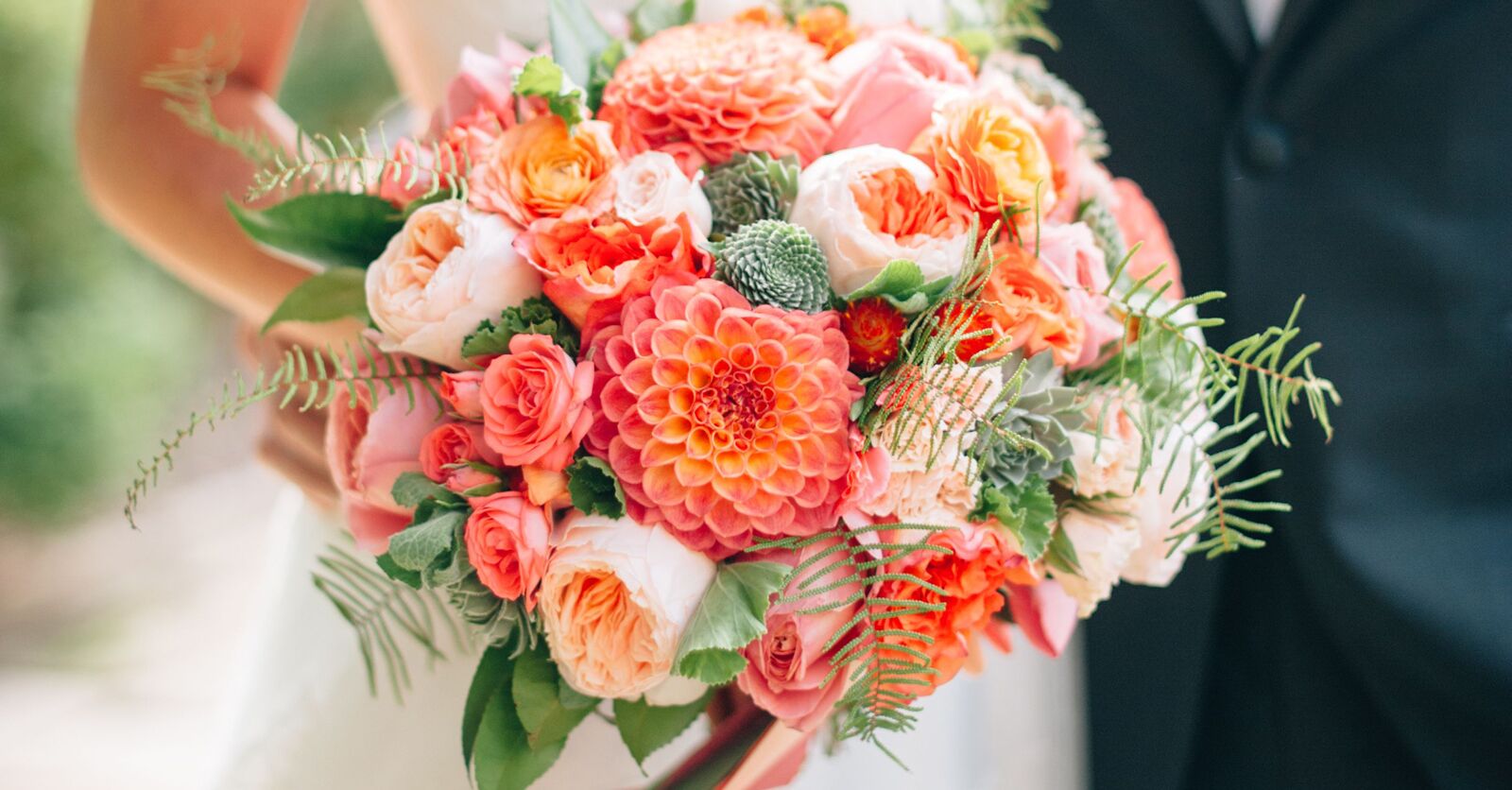 Wedding Flower Guide With Season, Color and Price Details