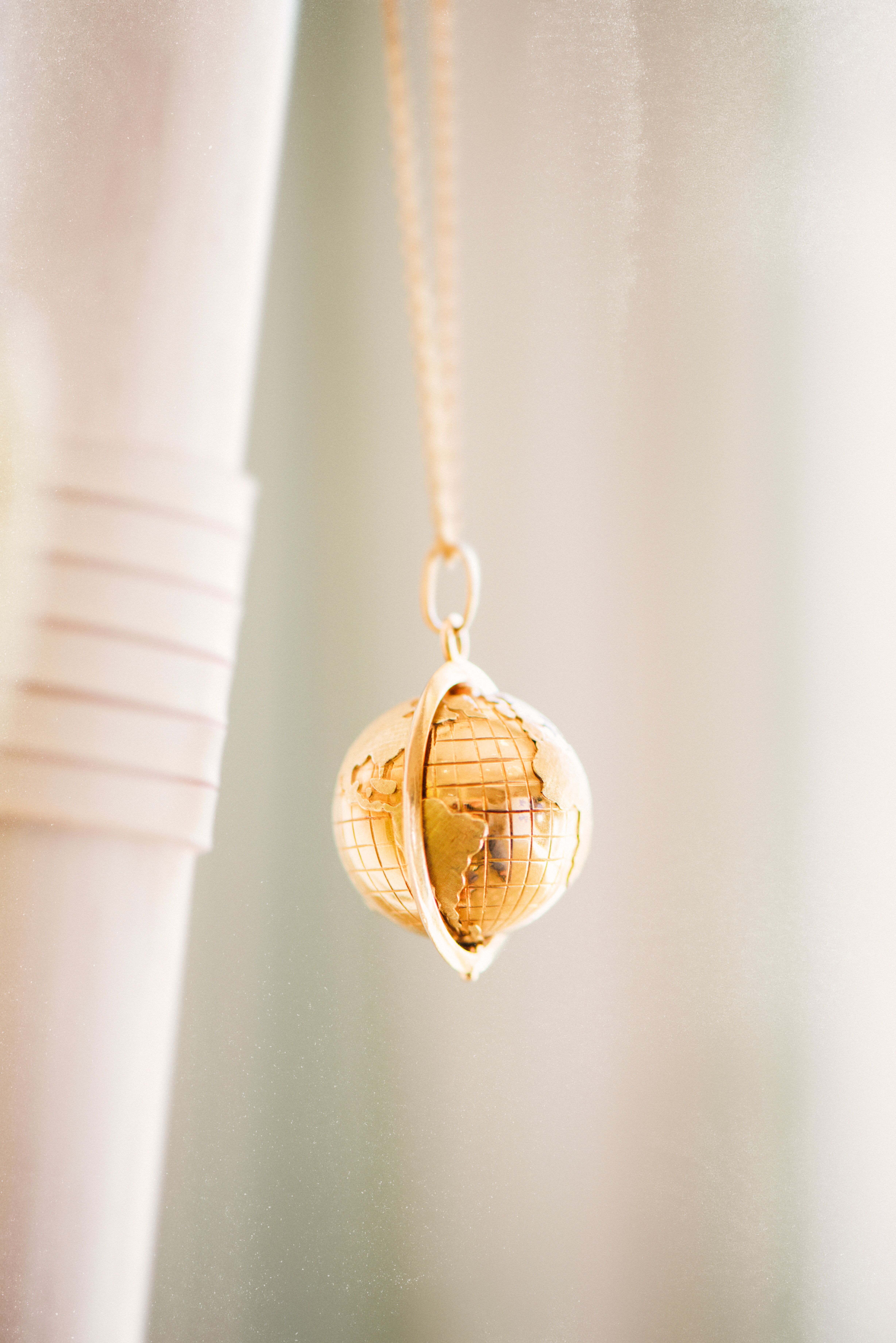 Globe deals pendant gold