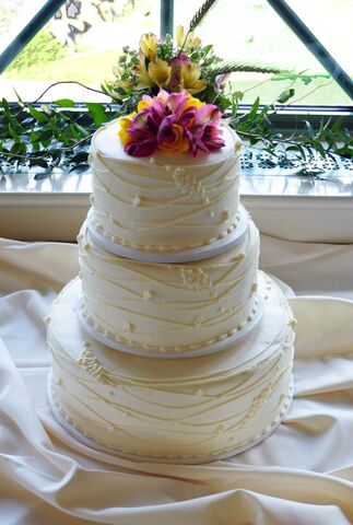 Buttercream wedding cakes mn