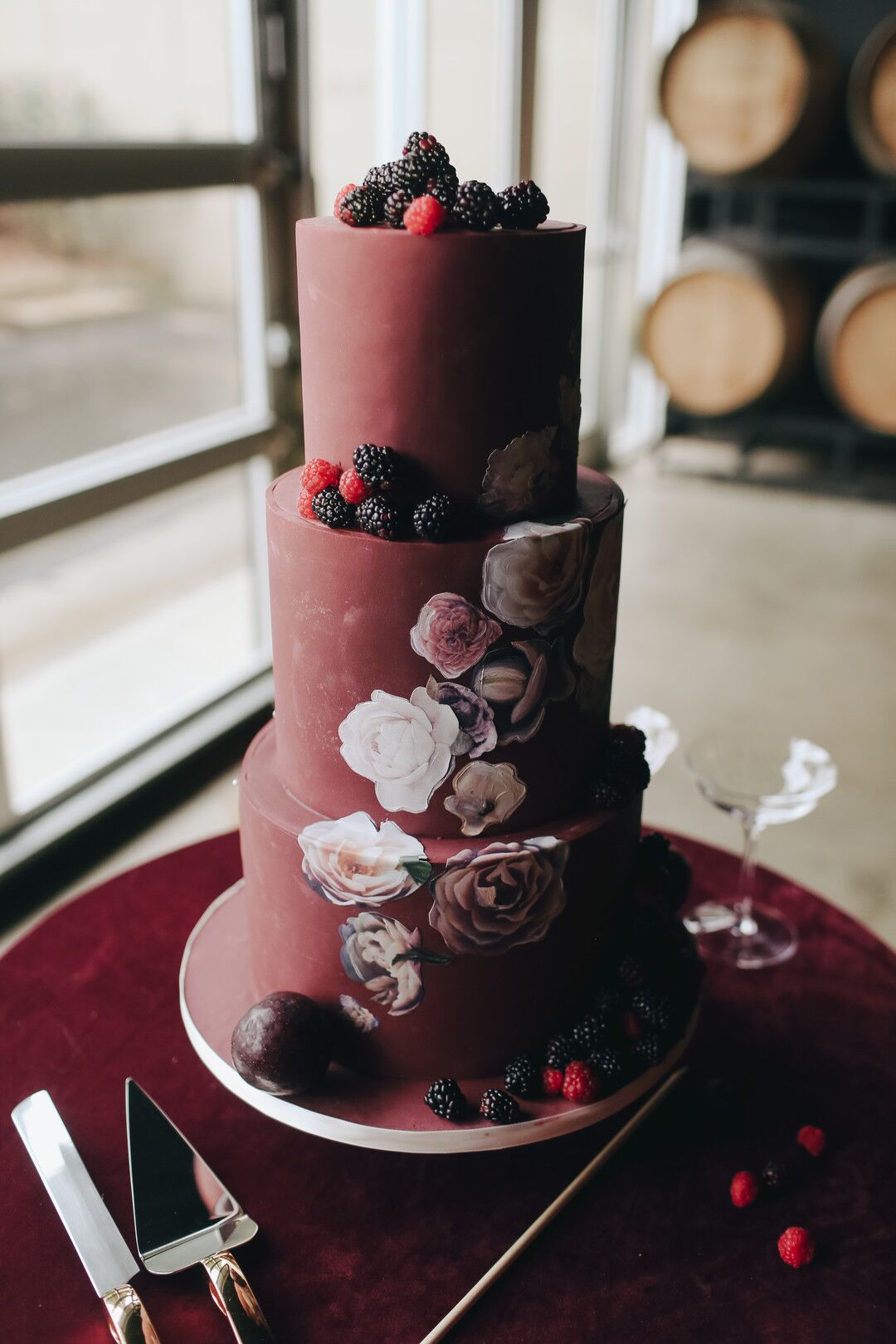 Burgundy deals wedding cake