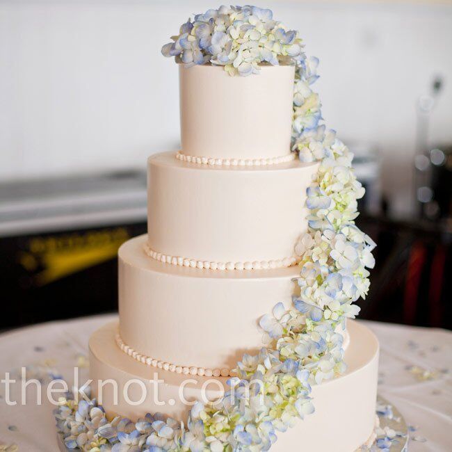 White Wedding  Cake  with Hydrangeas 