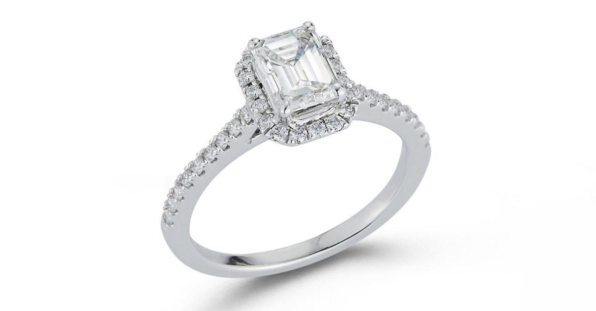 21 Glamorous Emerald Cut Engagement Rings