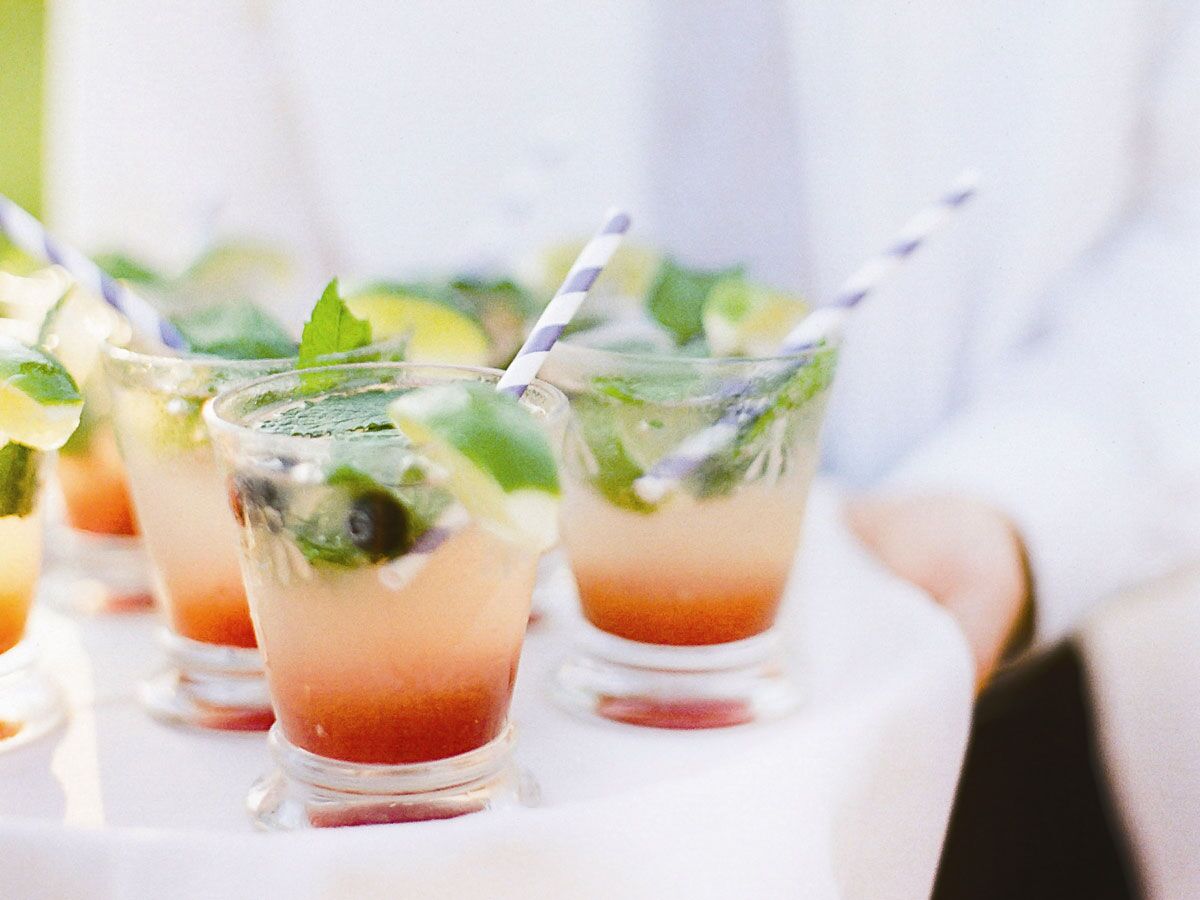 The Ultimate Wedding Cocktail Hour Guide