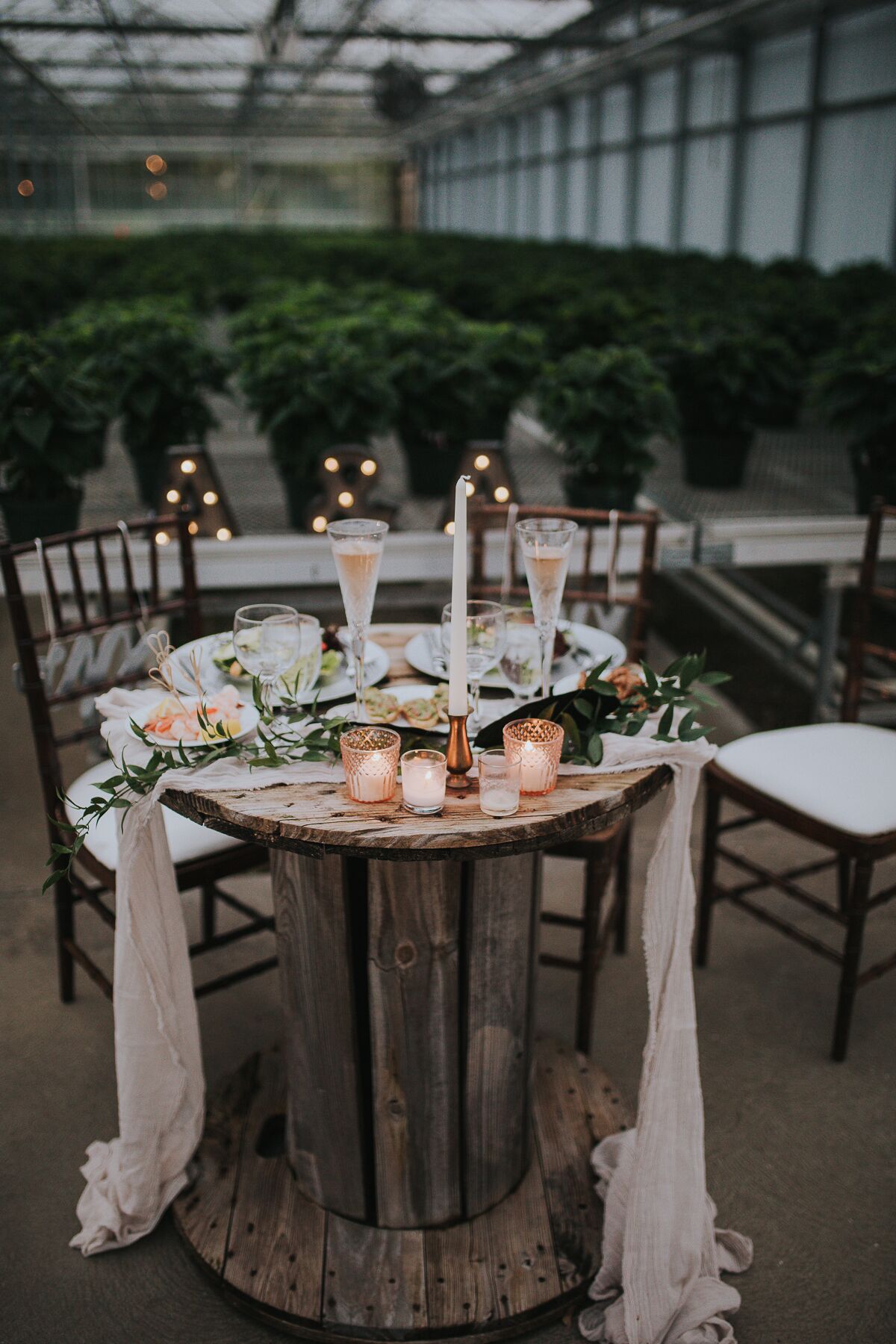 Rustic Round Sweetheart Table   4b6a9c24 F904 11e6 B589 12072ec58d1a