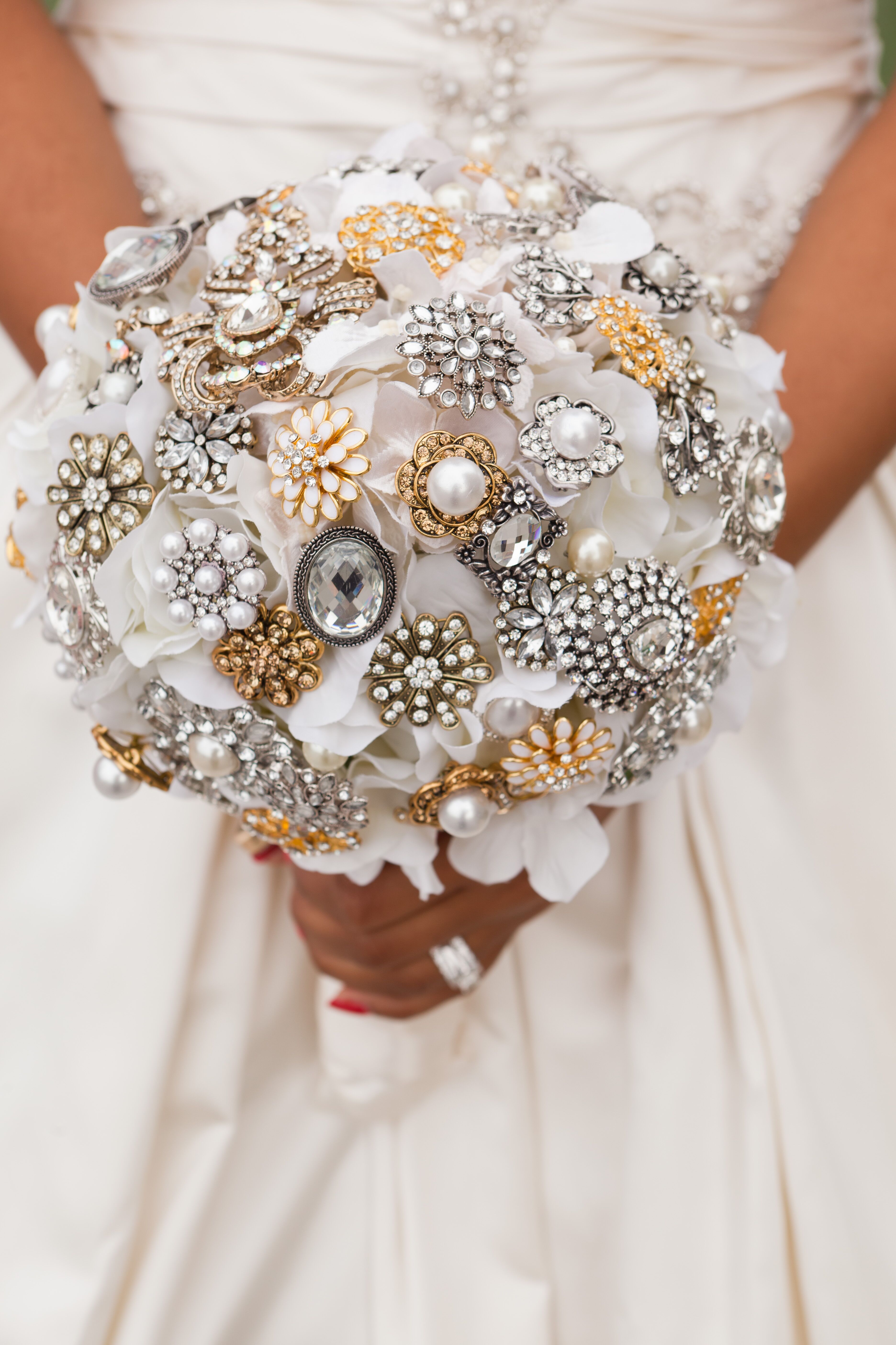 Silver deals brooch bouquet