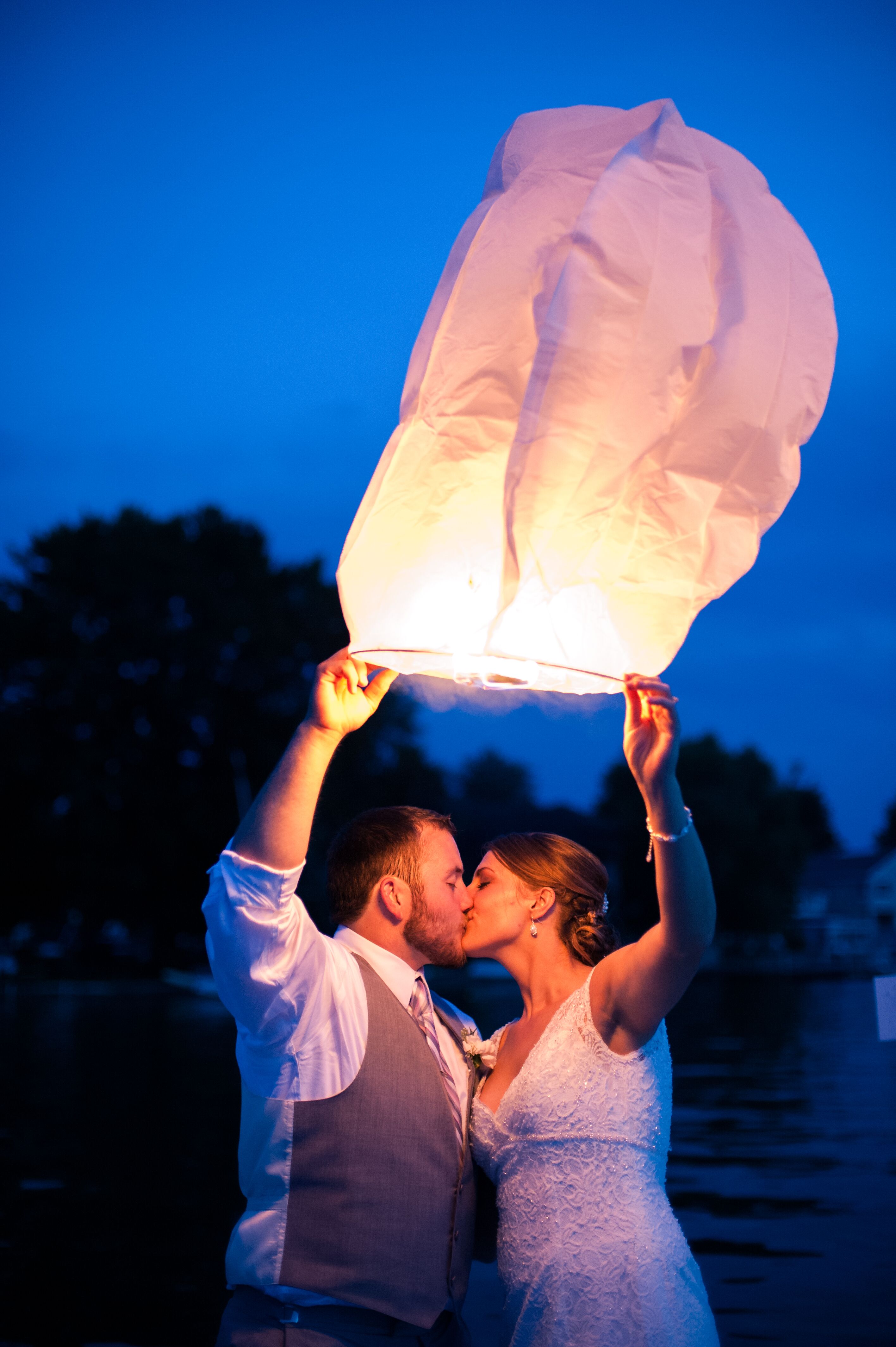 Cody and Corinne Kiss While Sending Off a Floating Lantern