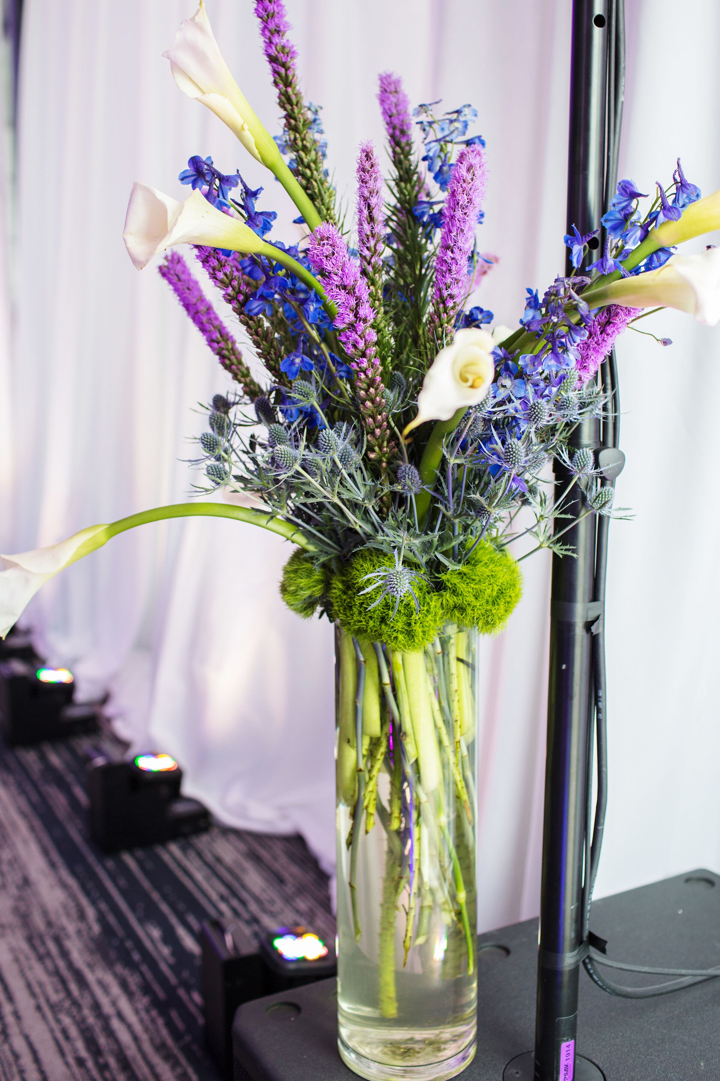Featured image of post Tall Blue Floral Arrangements : Shop michaels for a large assortment of floral arrangements in a variety of styles, colors &amp; textures.