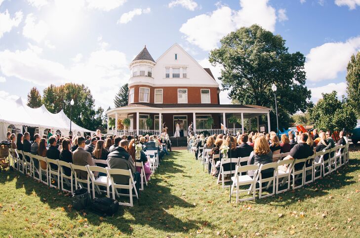 A DIY Country Chic Wedding  at the Austin Mansion in 