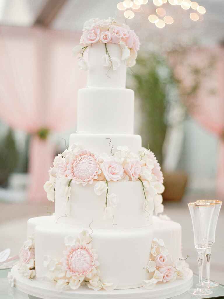 16 Prettiest Sugar Flower Wedding Cakes